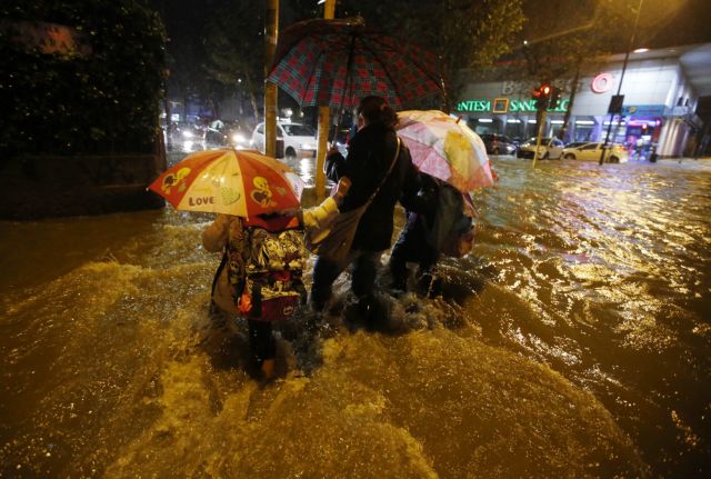 Γονατίζει την Ιταλία η κακοκαιρία, φόβοι υπερχείλισης του Πάδου